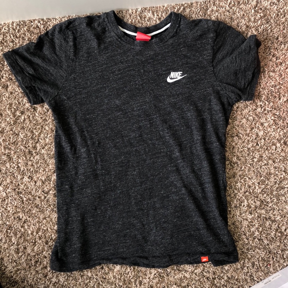 BRAND NEW CONDITION men’s nike t shirt